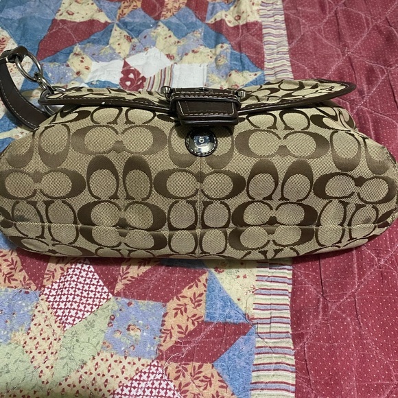 Coach - Picture 4 of 6